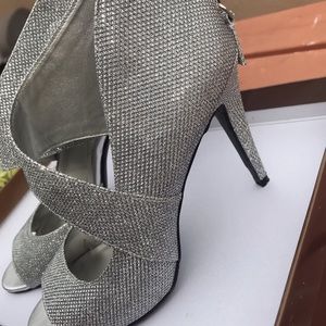 SPARKLING SLIVER HEELS